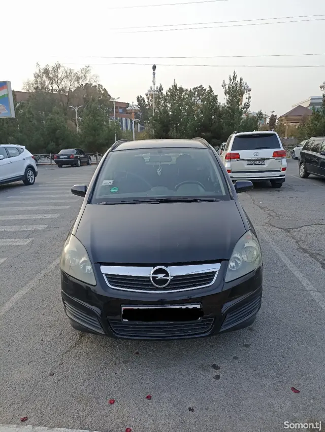 Opel Zafira 2006 · 1.6 MT