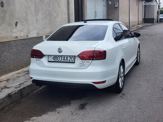 Volkswagen Jetta 2014 · 2.0 AT