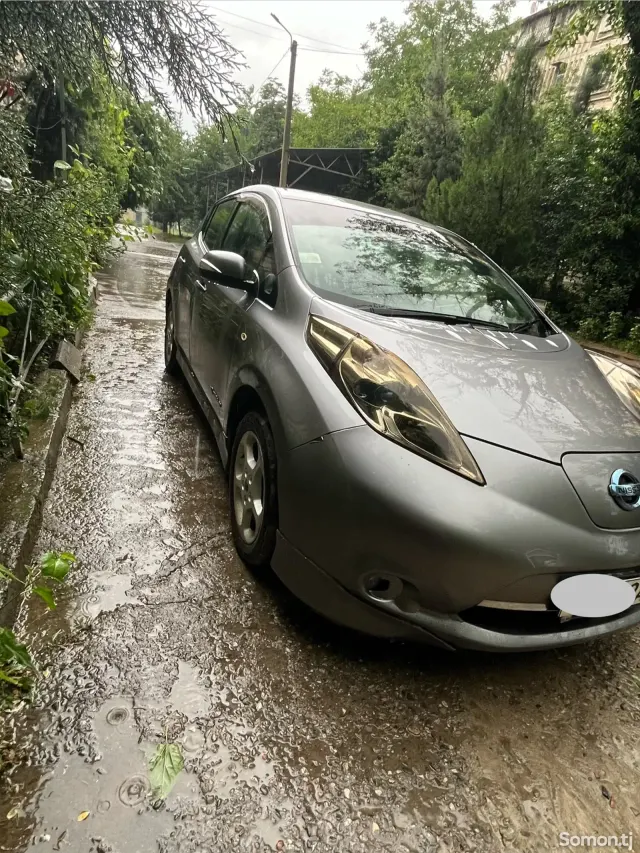 Nissan Leaf 2012 · AT