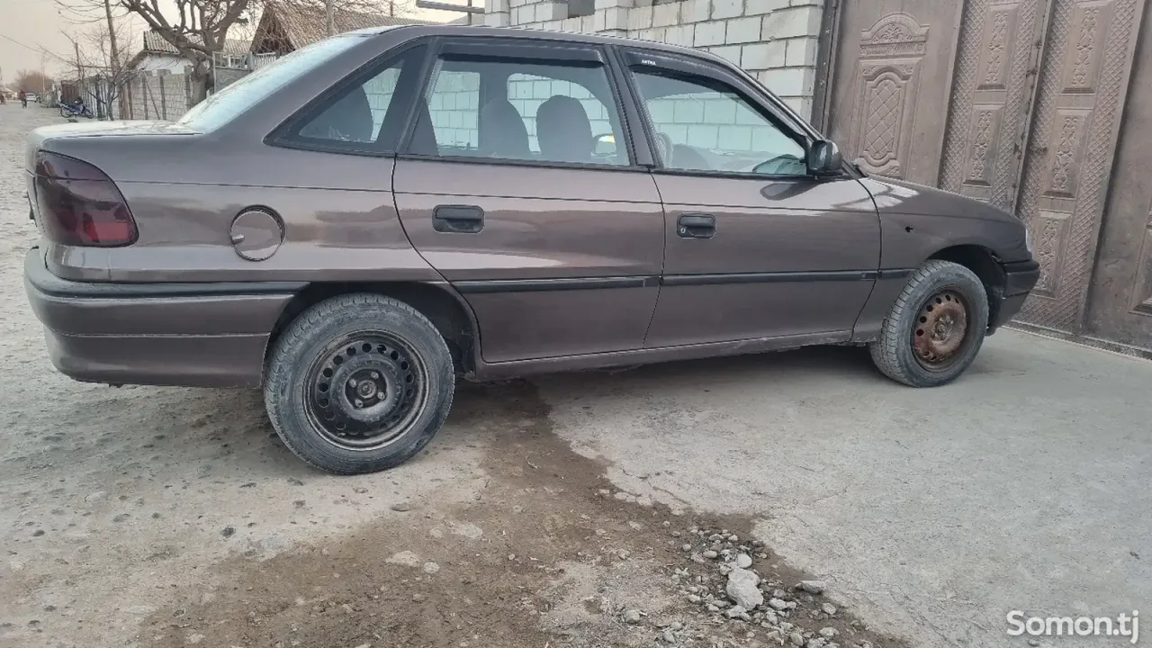 Opel Astra F 1998 · 1.6 MT