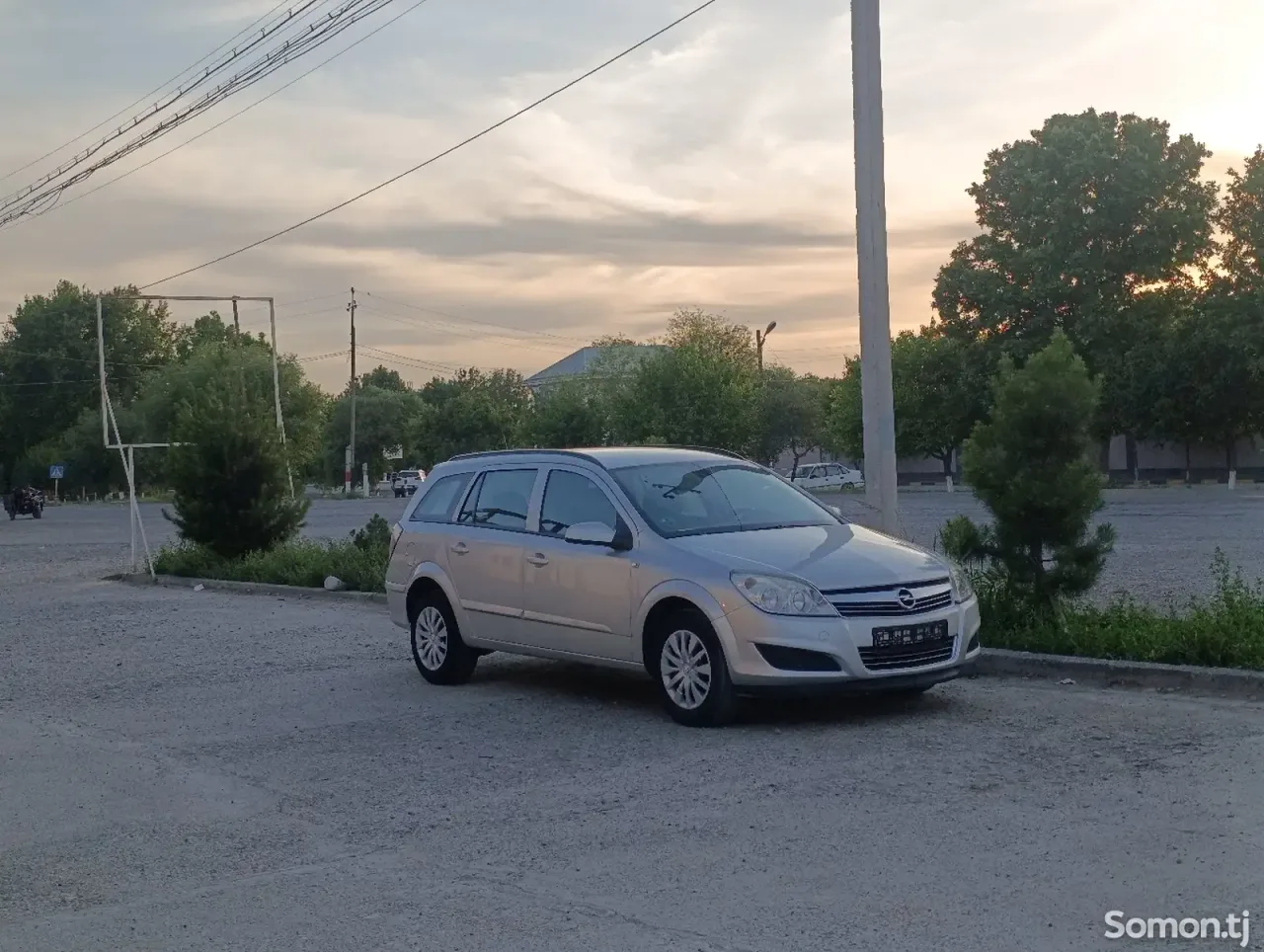 Opel Astra H 2008 · 1.6 MT