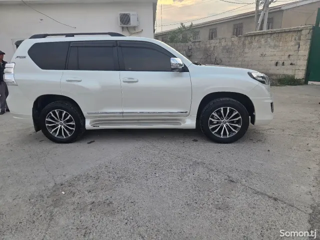 Toyota Land Cruiser Prado 2016 · 2.8 AT