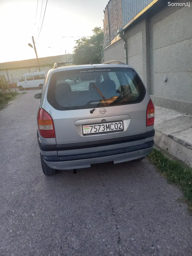Opel Zafira 1999 · 1.8 MT