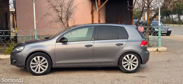 Volkswagen Golf 2011 · 1.2 MT