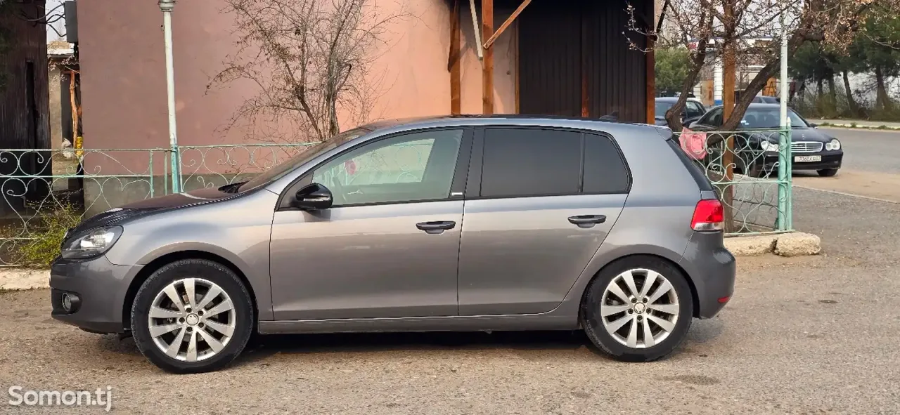 Volkswagen Golf 2011 · 1.2 MT