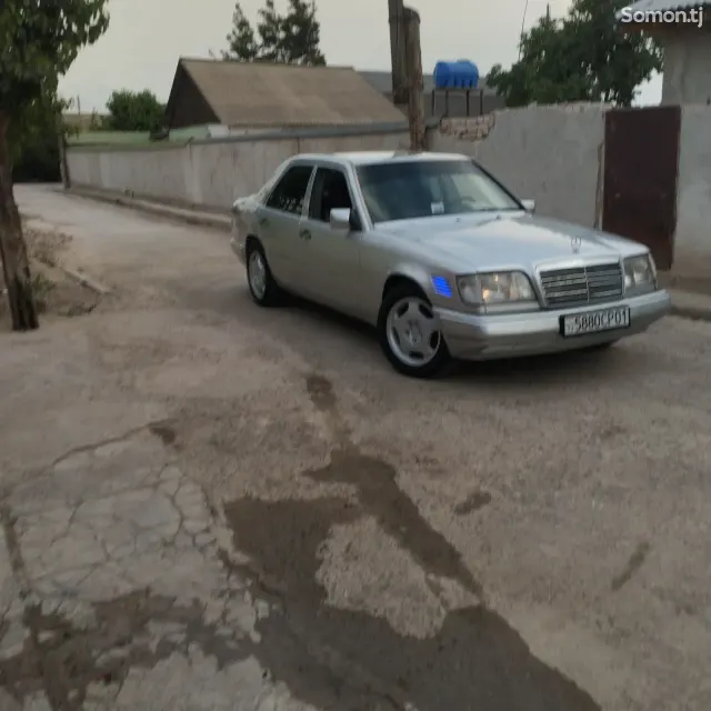 Mercedes-Benz W124 1995 · 2.7 MT