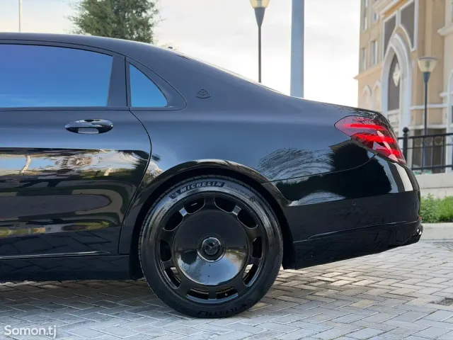 Mercedes-Benz S class 2019 · 5.6 AT