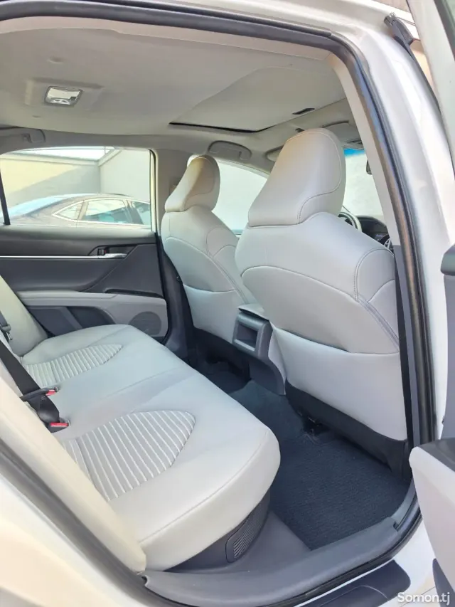 Toyota Camry 2022 · 2.5 AT