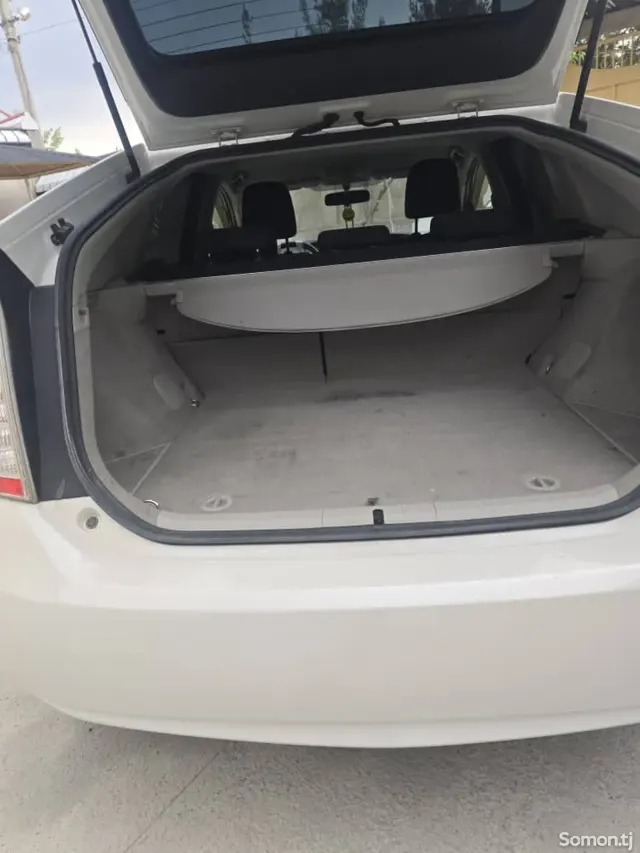 Toyota Prius 2014 · 1.8 AT