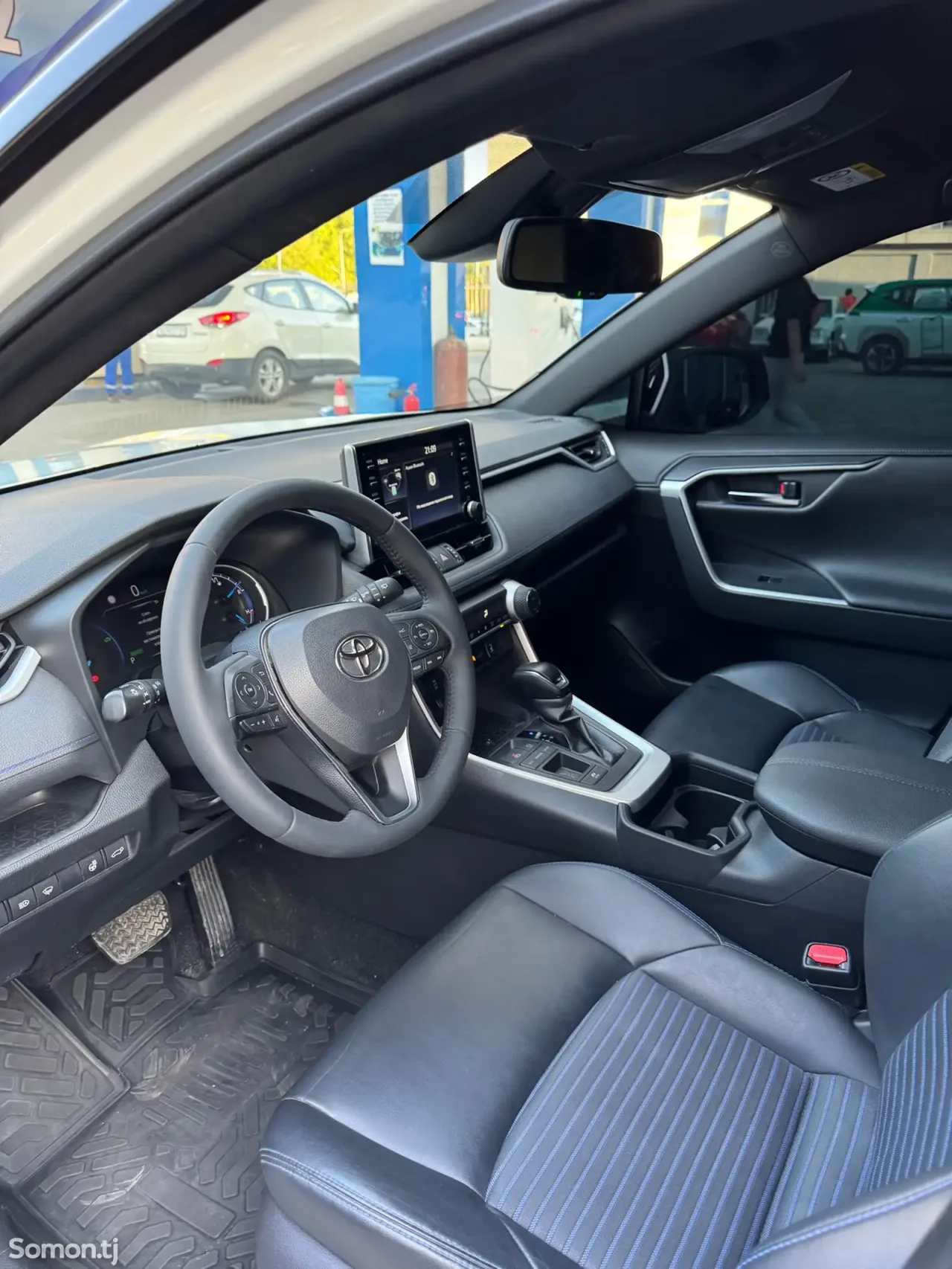 Toyota RAV 4 2021 · 2.5 AT
