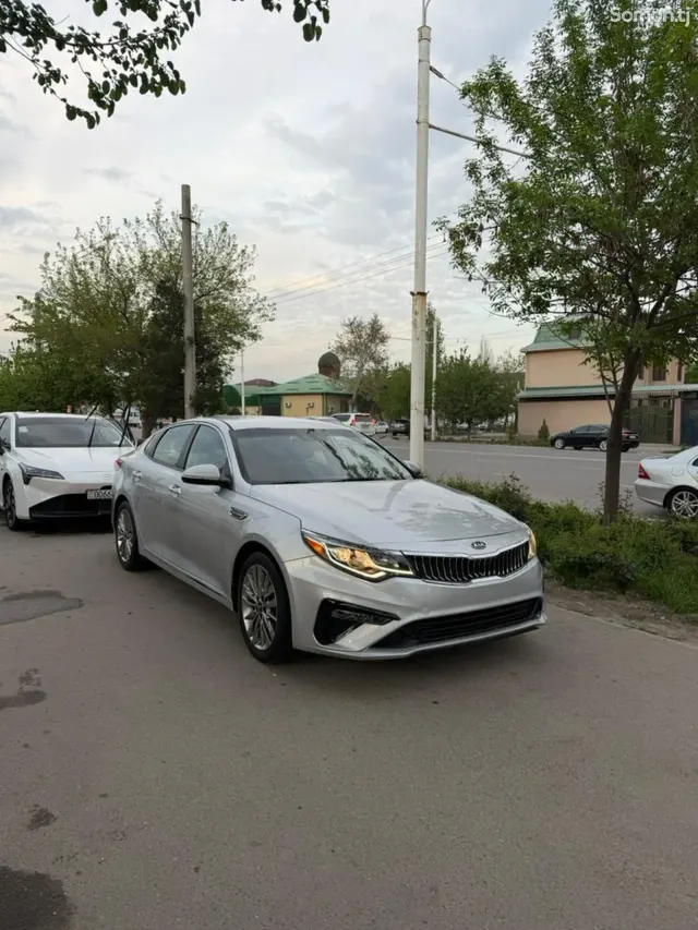 Kia K5 2019 · 2.4 AT