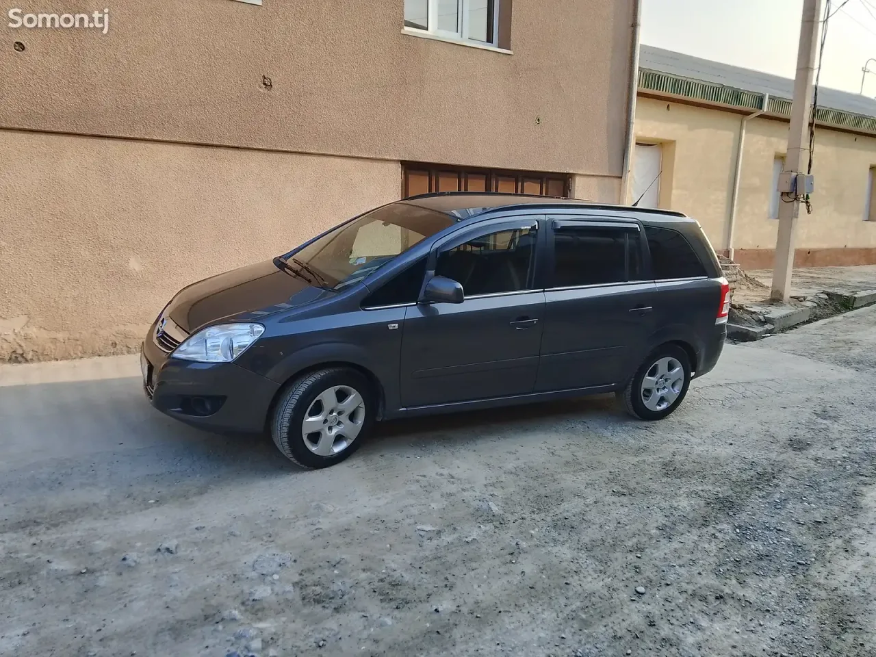 Opel Zafira 2010 · 1.8 MT