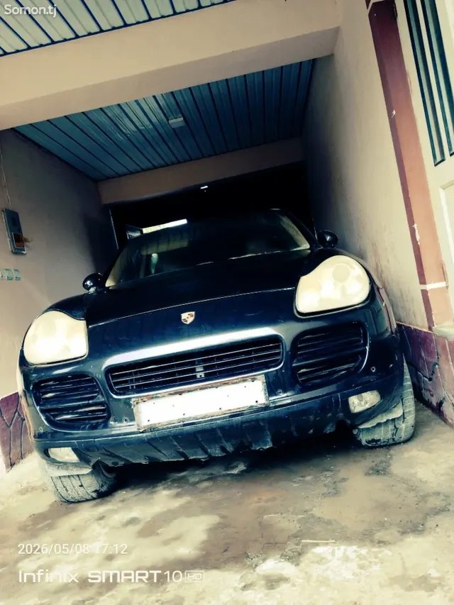 Porsche Cayenne 2004 · AT