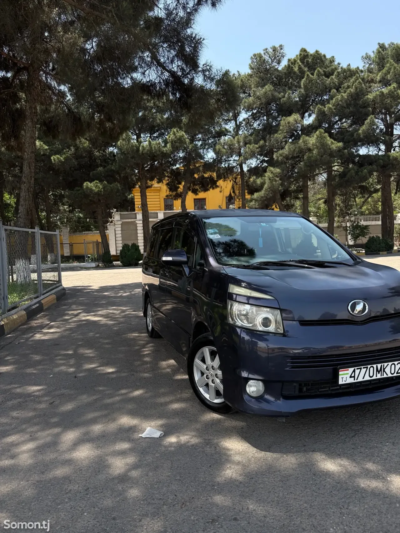 Toyota Voxy 2009 · 2.0 AT