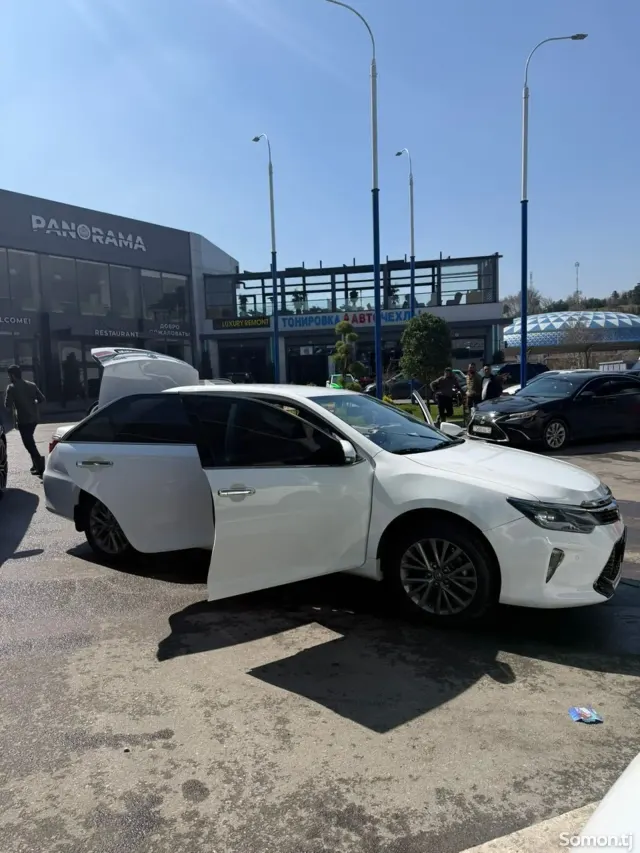 Toyota Camry 2015 · 2.5 AT
