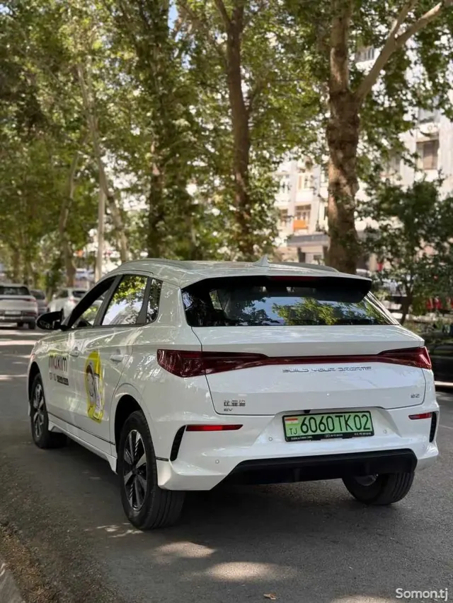 BYD E2 2024 · 1.6 AT