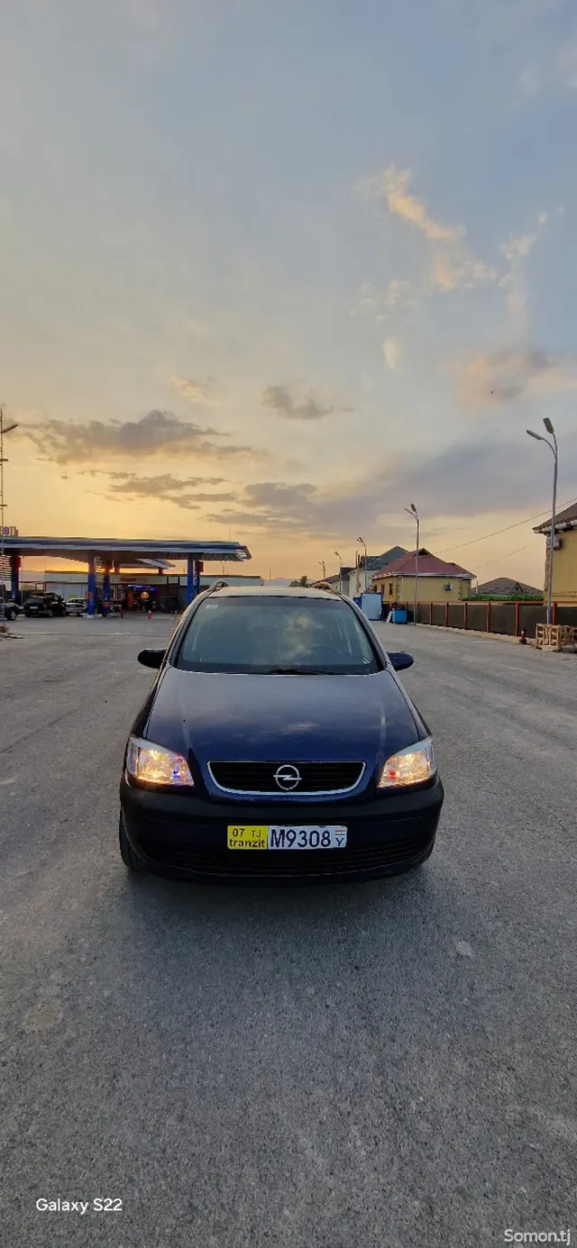Opel Zafira 2000 · 1.6 MT