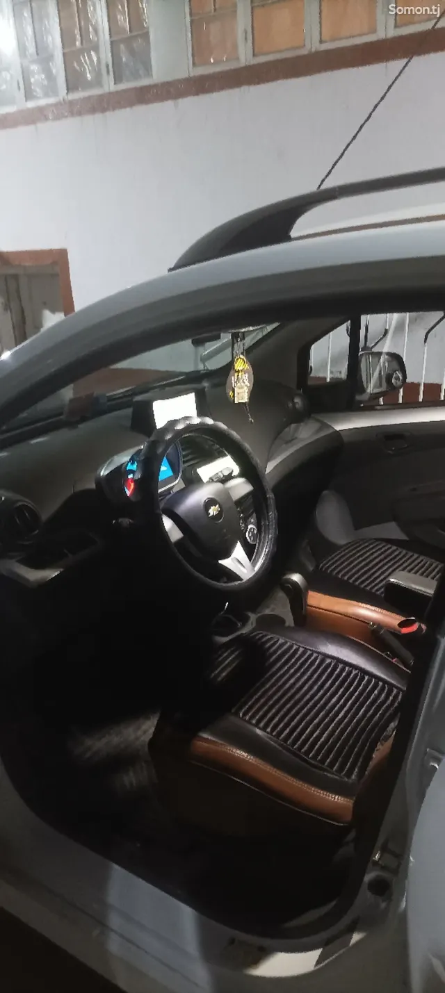 Chevrolet Spark 2014 · 1.2 AT