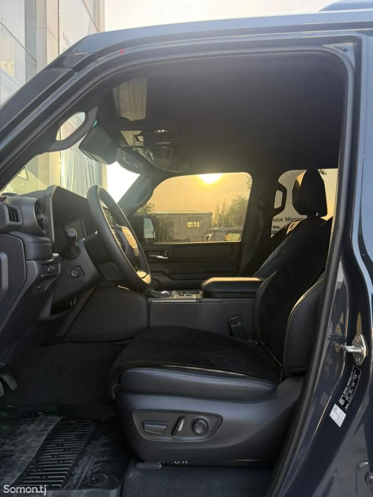 Toyota Land Cruiser Prado 2025 · 2.4 AT
