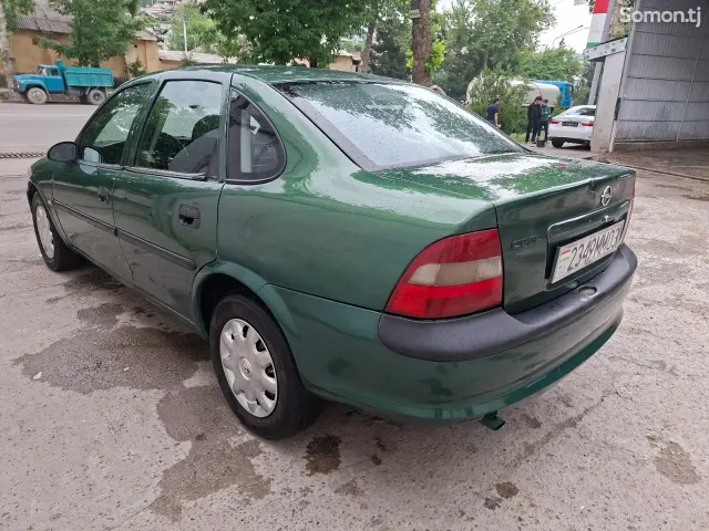 Opel Vectra B 1996 · 1.6 MT