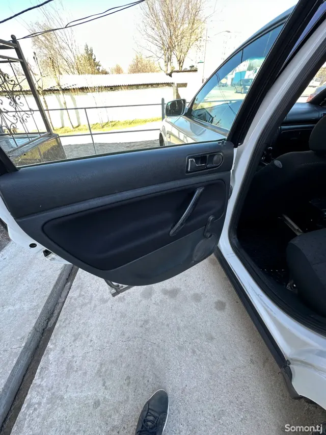 Volkswagen Passat 1997 · 1.6 MT