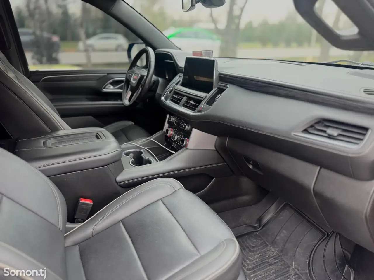 GMC Yukon 2022 · 6.2 AT