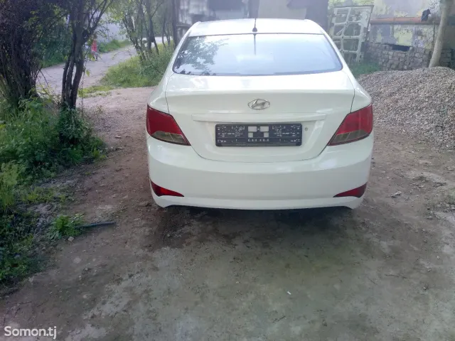 Hyundai Solaris 2015 · 1.4 AT