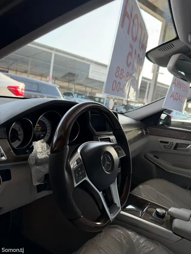 Mercedes-Benz E class 2015 · 3.5 AT