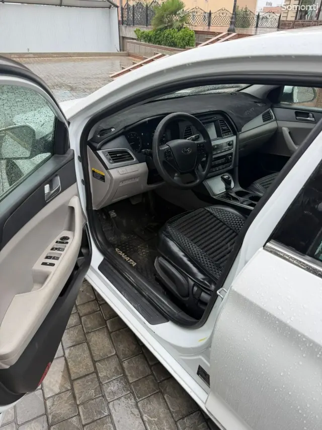 Hyundai Sonata 2017 · 2.4 AT