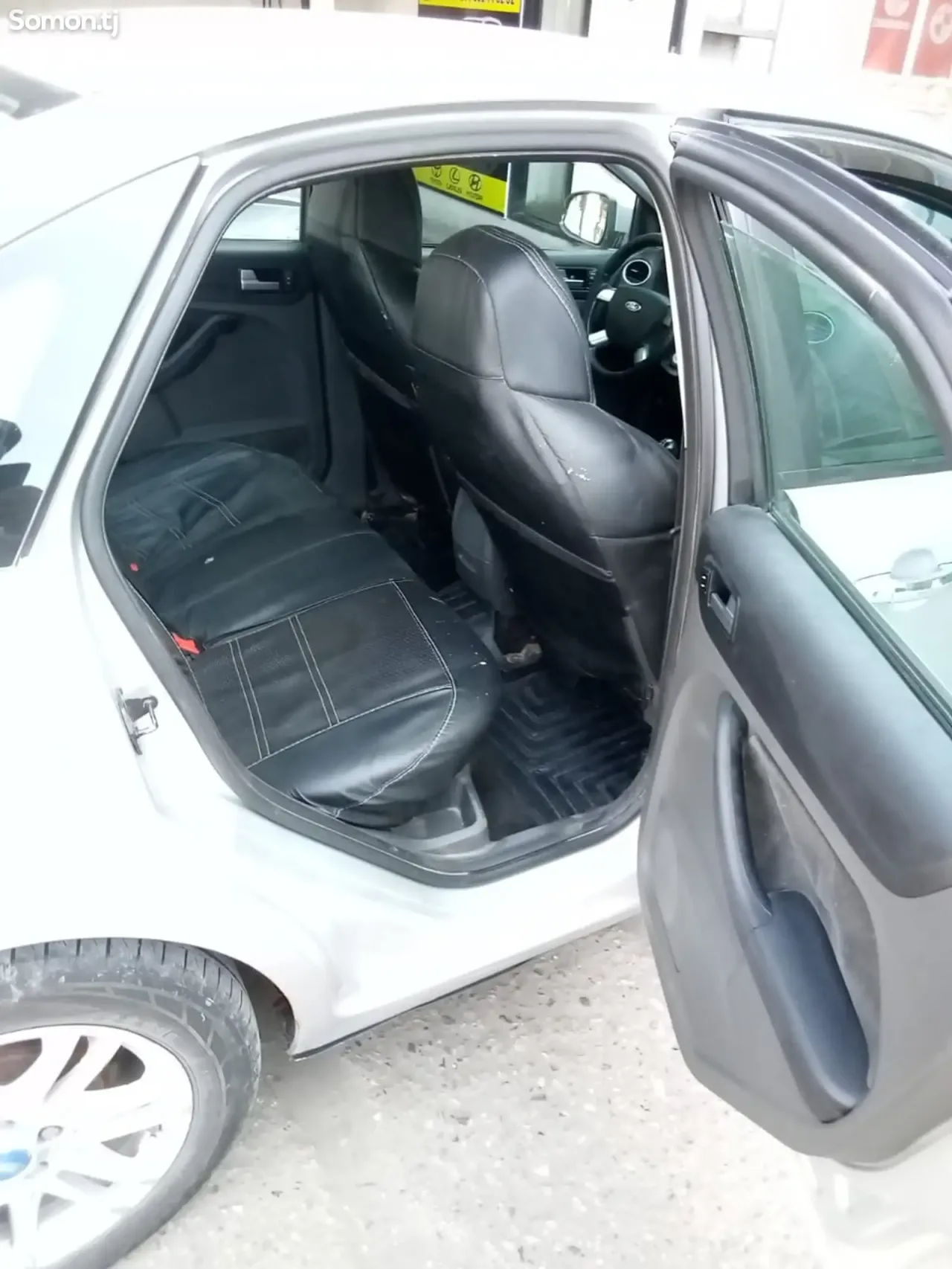 Ford Focus 2006 · 1.6 MT