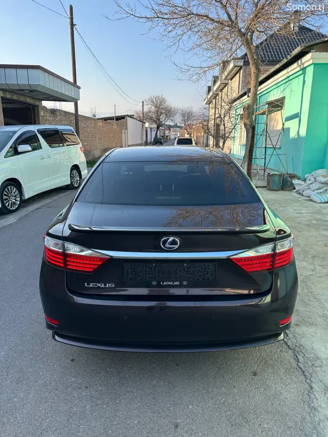 Lexus ES series 2015 · 2.5 AT