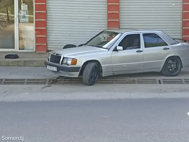 Mercedes-Benz W201 1990 · 2.3 MT