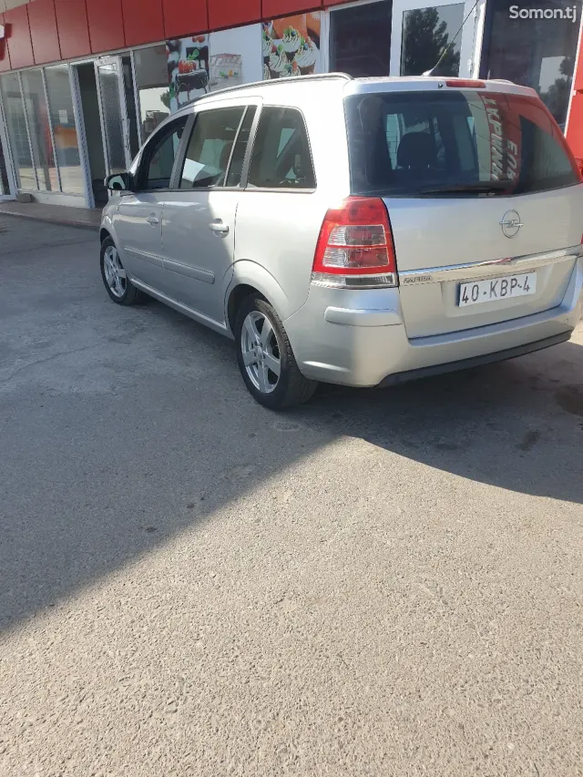 Opel Zafira 2009 · 1.6 MT