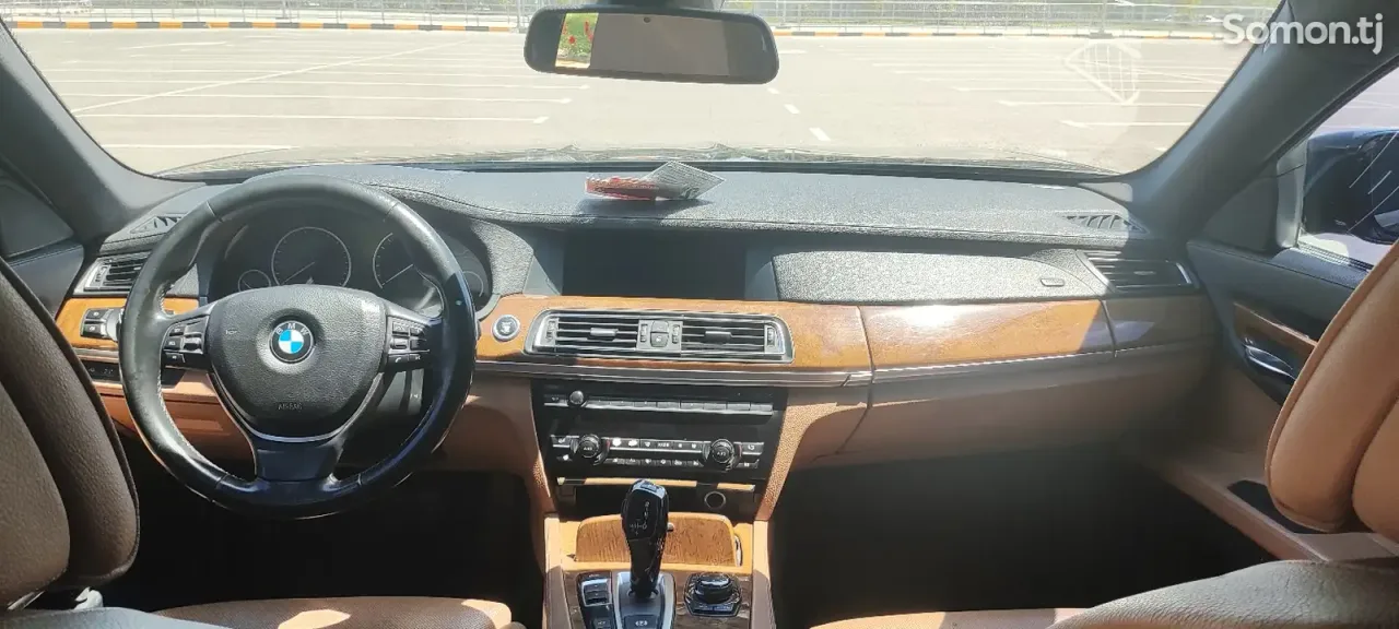 BMW 7 series 2012 · 4.4 AT