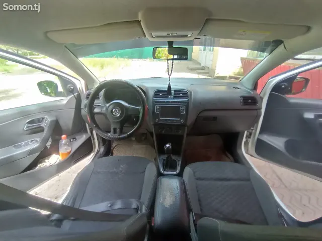 Volkswagen Polo 2014 · 1.6 MT
