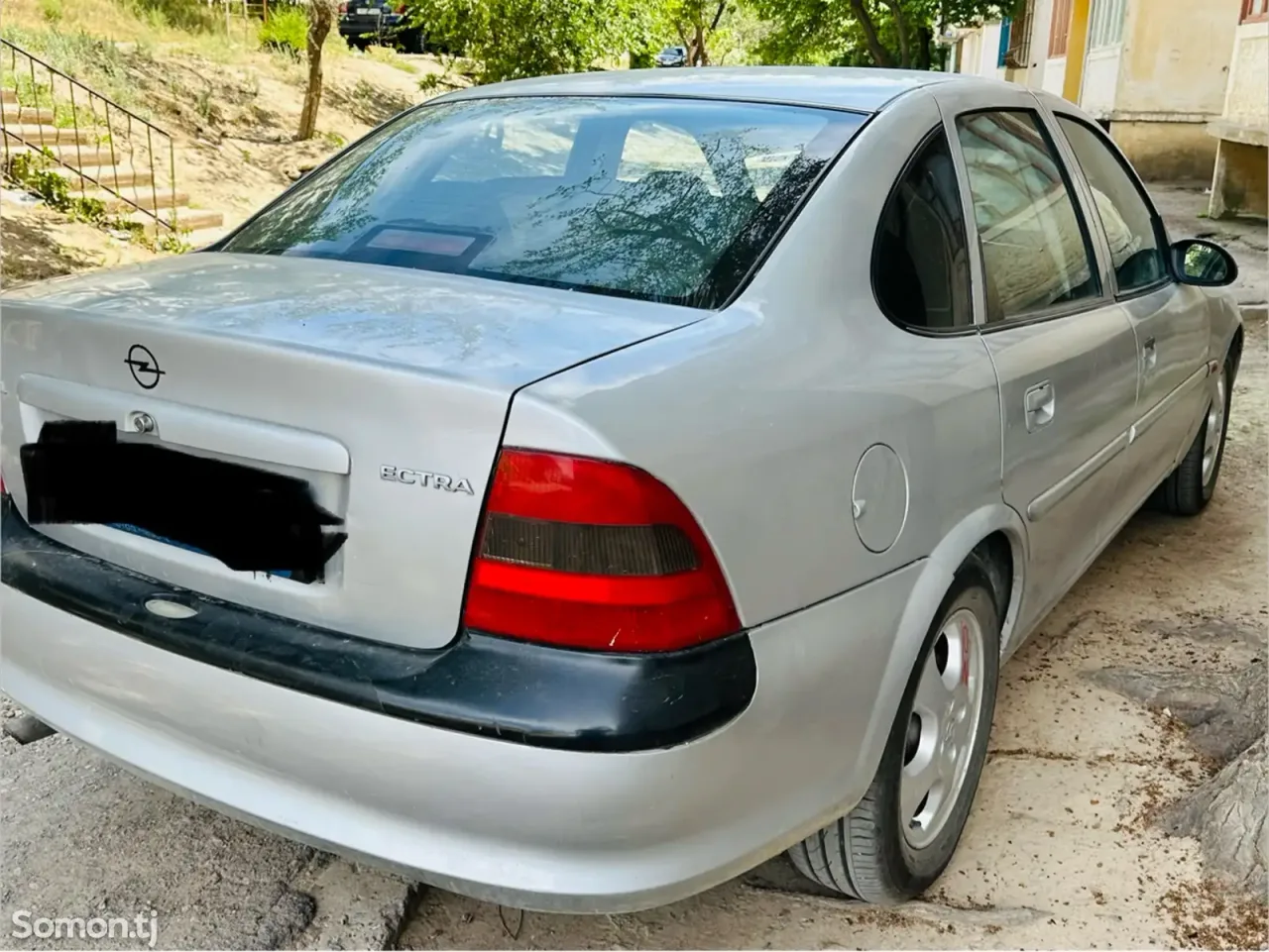 Opel Vectra B 1996 · 1.6 MT