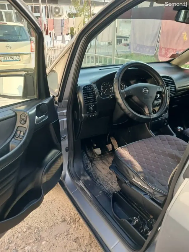 Opel Zafira 2003 · 1.8 MT