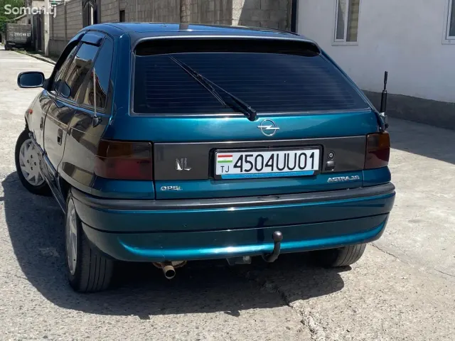 Opel Astra F 1998 · 1.6 MT