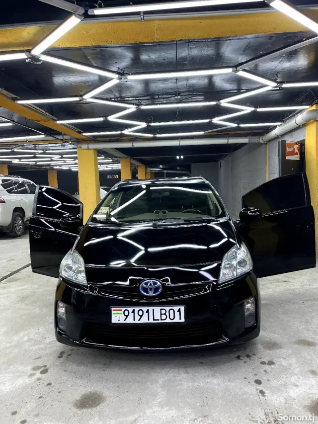 Toyota Prius 2011 · 1.8 AT
