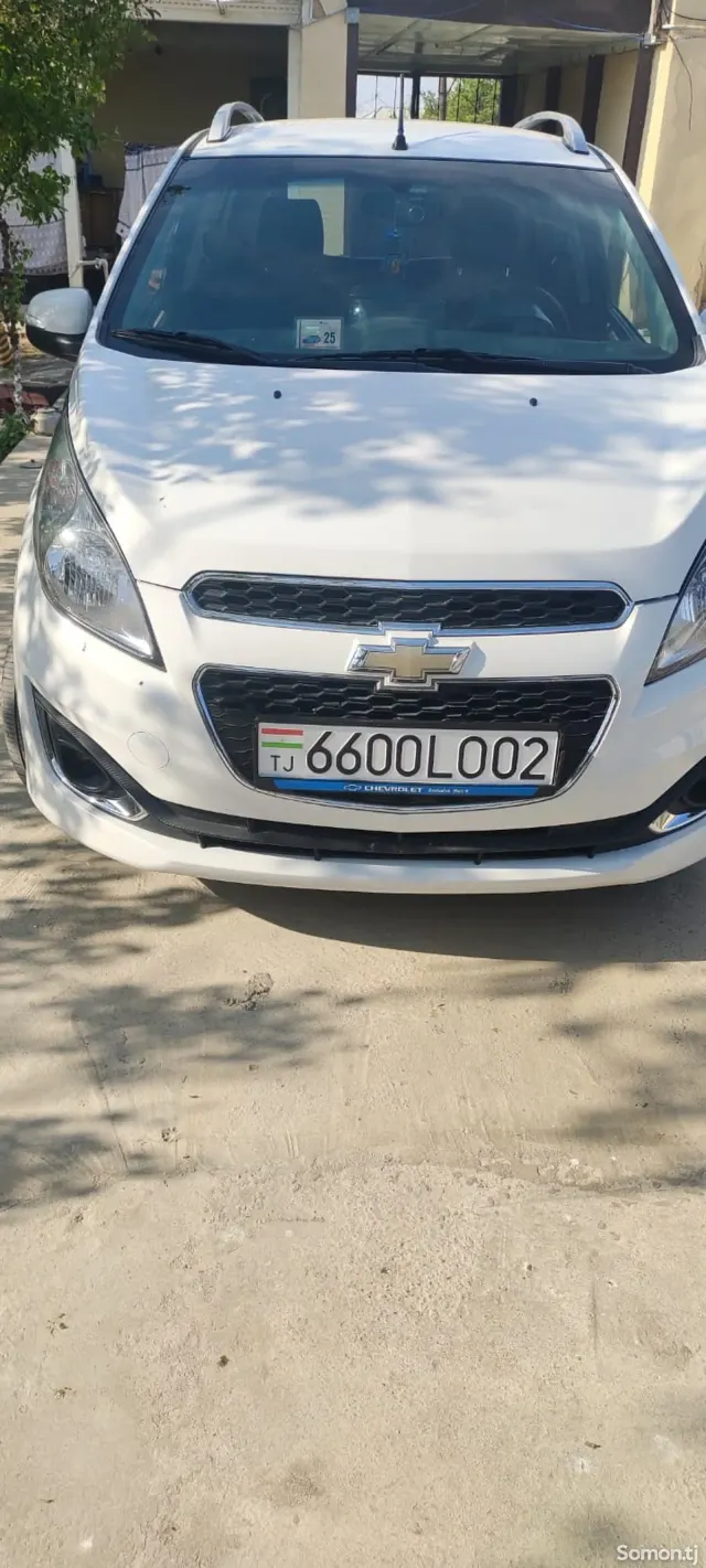 Chevrolet Spark 2015 · 1.1 AT