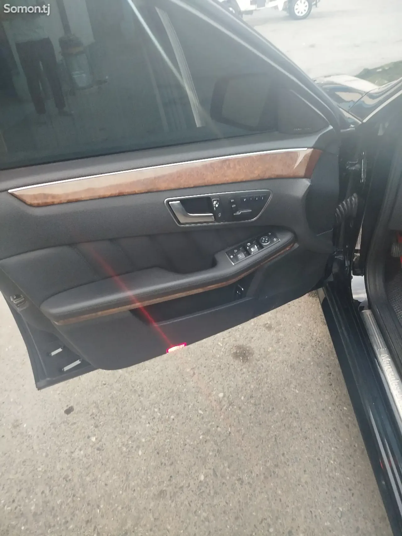 Mercedes-Benz E class 2011 · 3.5 AT