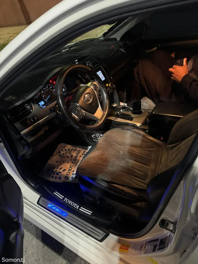 Toyota Camry 2013 · 2.5 AT