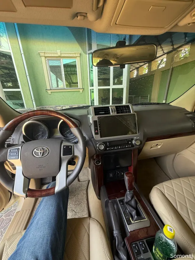 Toyota Land Cruiser Prado 2015 · 4.0 AT