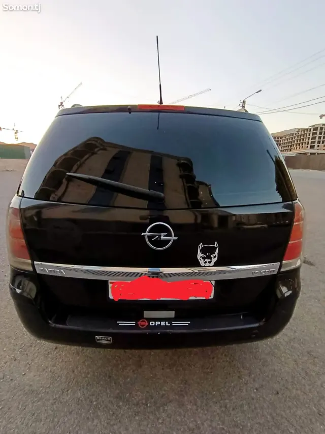 Opel Zafira 2006 · 1.9 MT