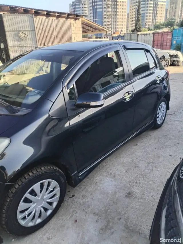 Toyota Vitz 2009 · 1.5 AT