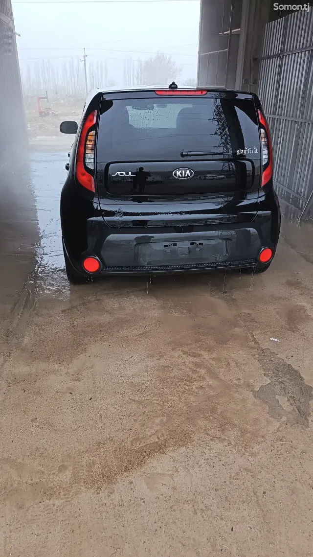 Kia Soul 2015 · 1.6 AT