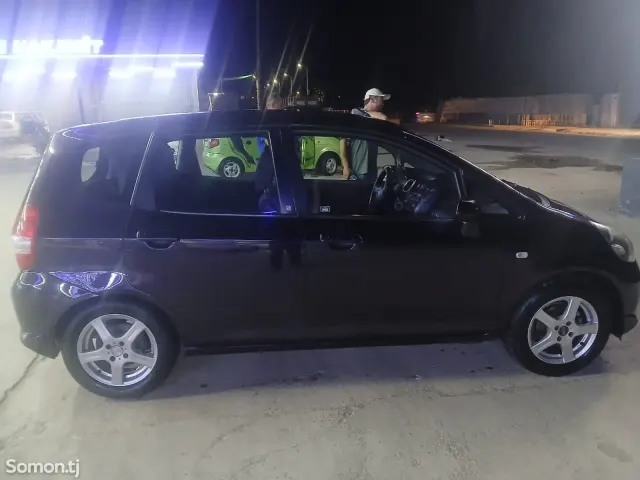 Honda Jazz 2006 · 1.3 MT