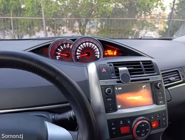 Toyota Verso 2014 · 1.6 MT