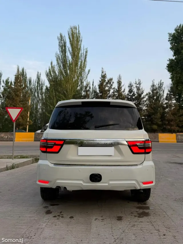 Nissan Patrol 2014 · 5.7 AT