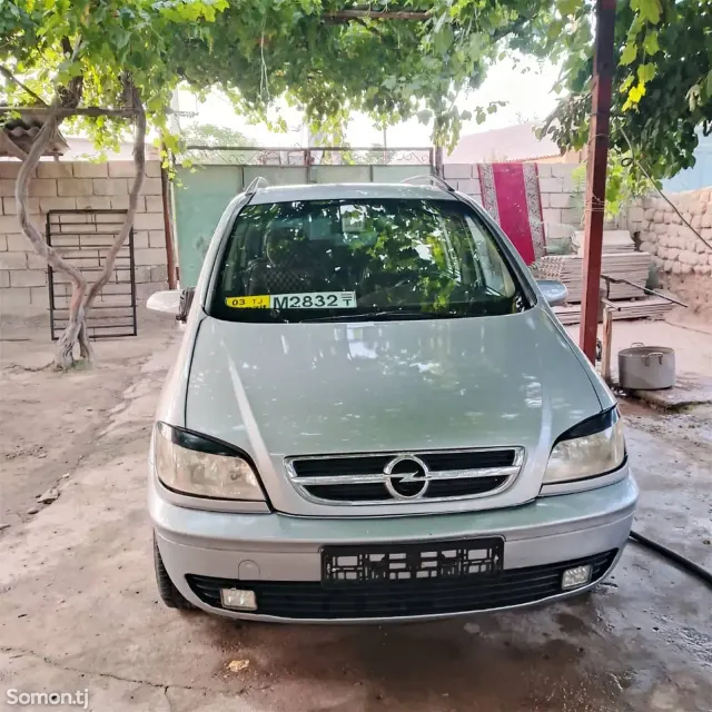 Opel Zafira 2004 · 1.8 MT